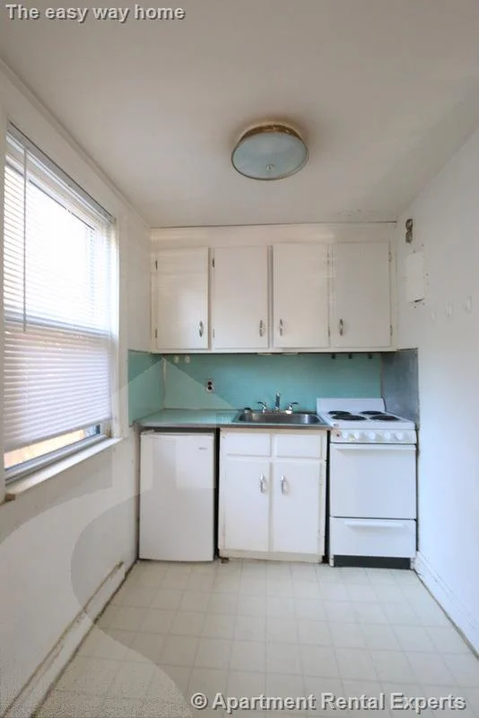 Studio bed, 1 bath apartment for rent at 48 Kirkland St Unit 6, Harvard Square — photo 4 of 10
