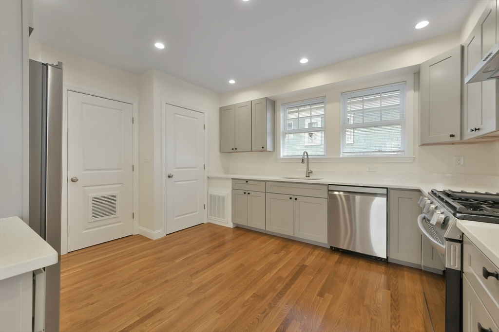 3 bed, 2 bath apartment for rent at 48 Manthorne Rd Unit 1, Roxbury — photo 24 of 30