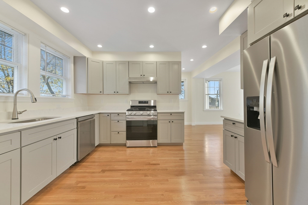 3 bed, 2 bath apartment for rent at 48 Manthorne Rd Unit 1, Roxbury — photo 2 of 30