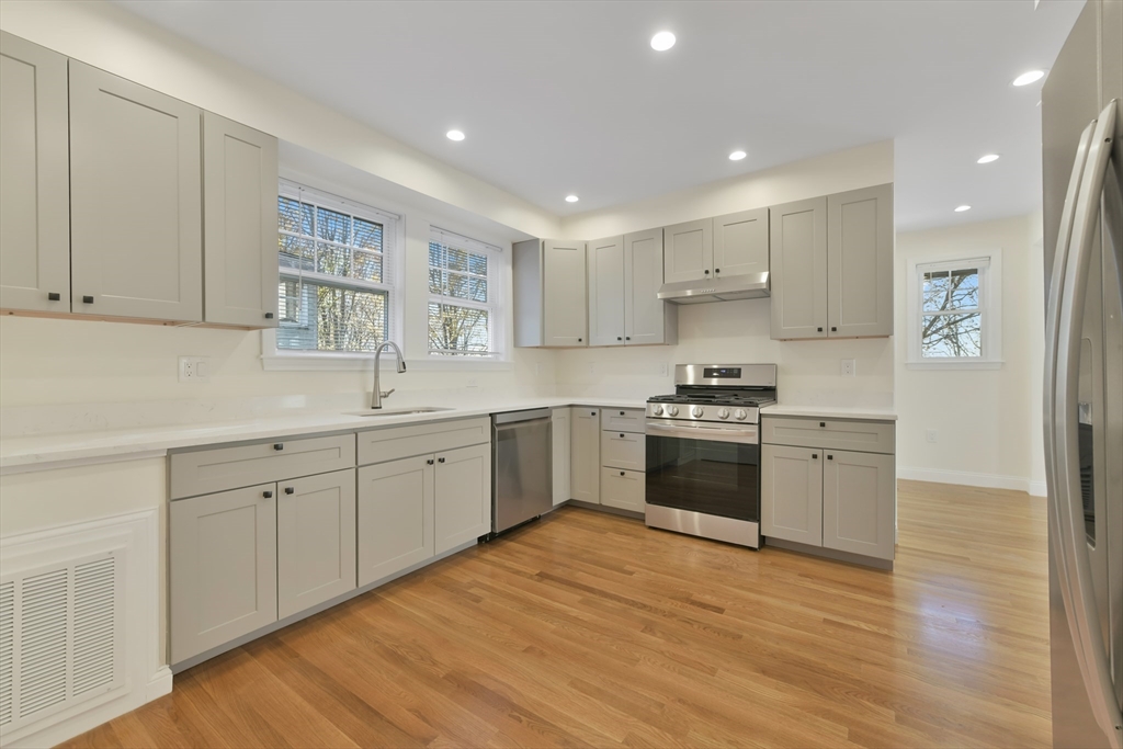 3 bed, 2 bath apartment for rent at 48 Manthorne Rd Unit 1, Roxbury — photo 8 of 30