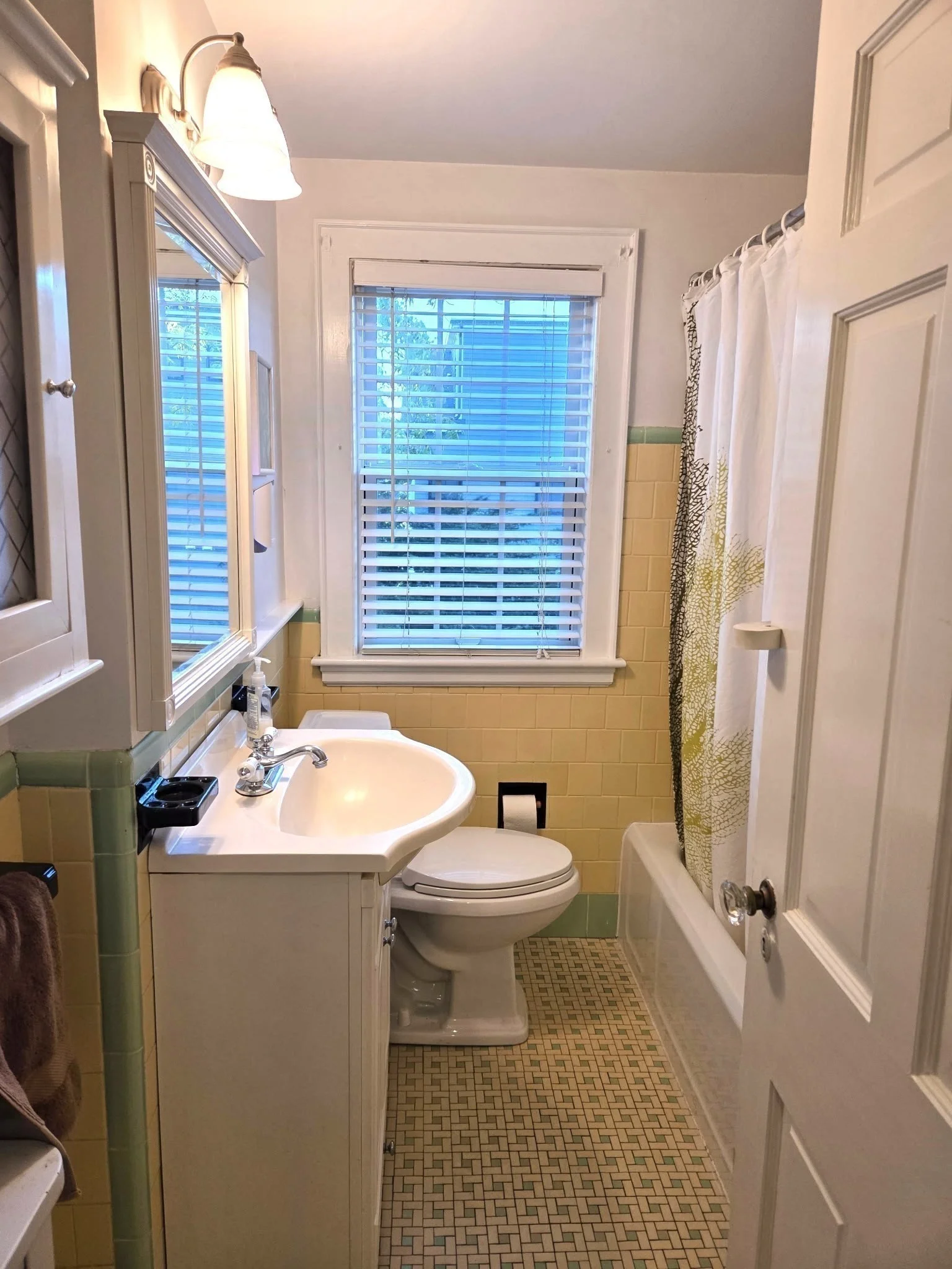 3 bed, 2 bath apartment for rent at 48 Mary St Unit 2, Arlington — photo 15 of 17