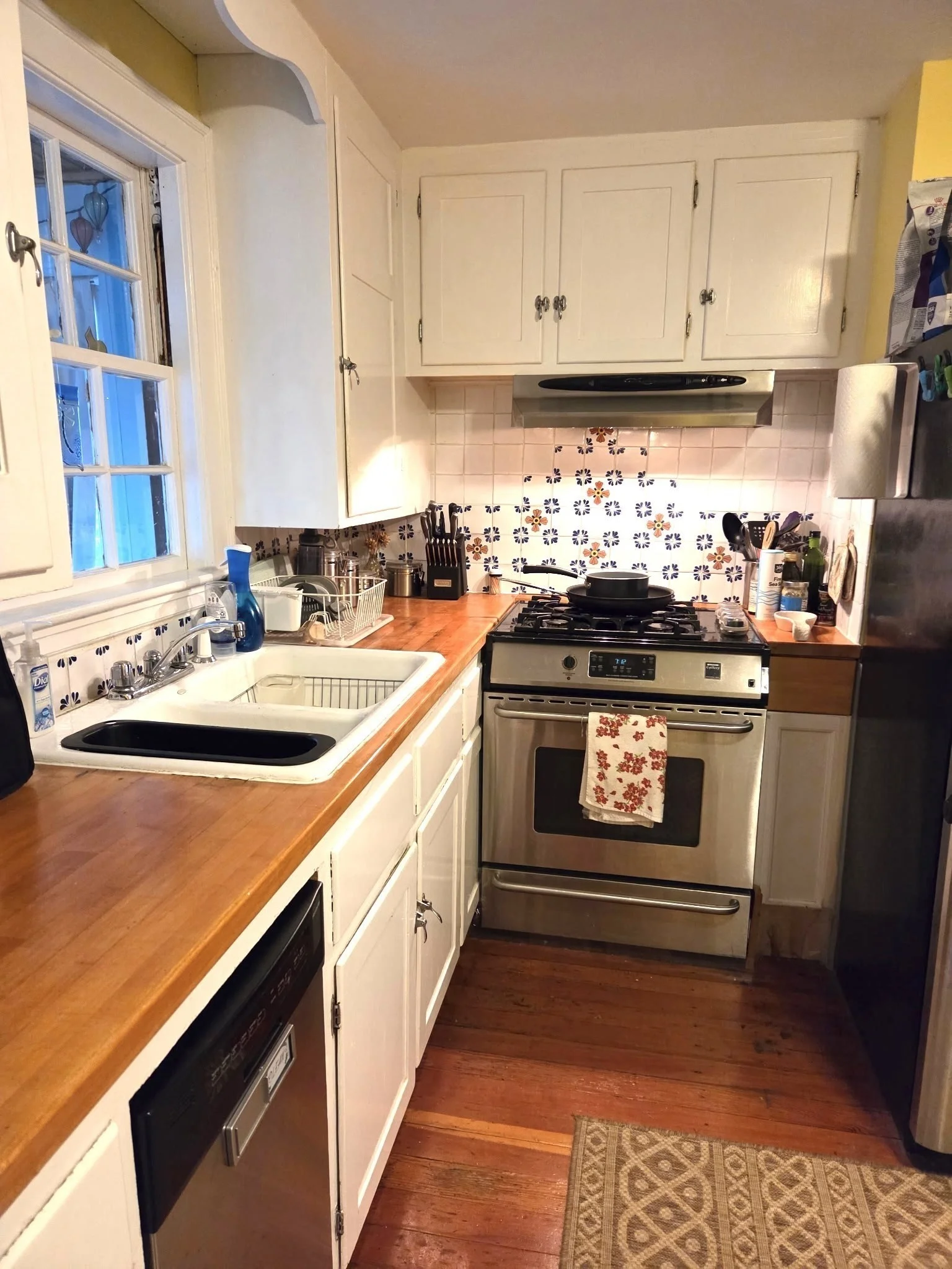 3 bed, 2 bath apartment for rent at 48 Mary St Unit 2, Arlington — photo 2 of 17