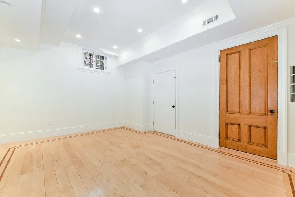 7 bed, 4+ bath apartment for rent at 48 Mount Vernon St Unit 0, Beacon Hill — photo 15 of 31