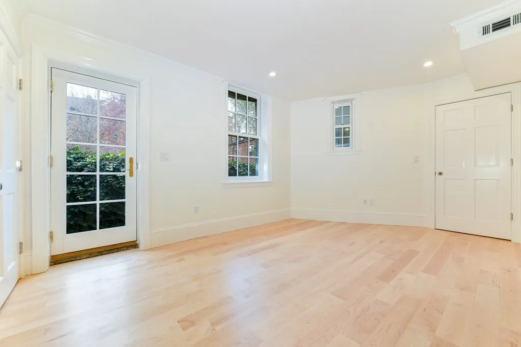 7 bed, 4+ bath apartment for rent at 48 Mount Vernon St Unit 0, Beacon Hill — photo 12 of 31