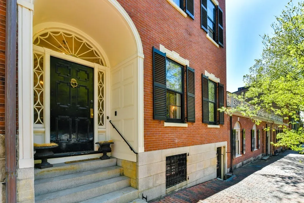 7 bed, 4+ bath apartment for rent at 48 Mount Vernon St Unit 0, Beacon Hill — photo 28 of 31