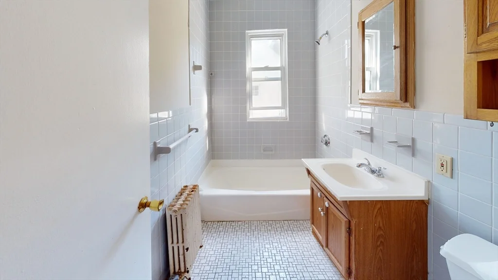 3 bed, 1 bath apartment for rent at 48 Oak St Unit 1, East Dedham — photo 10 of 12