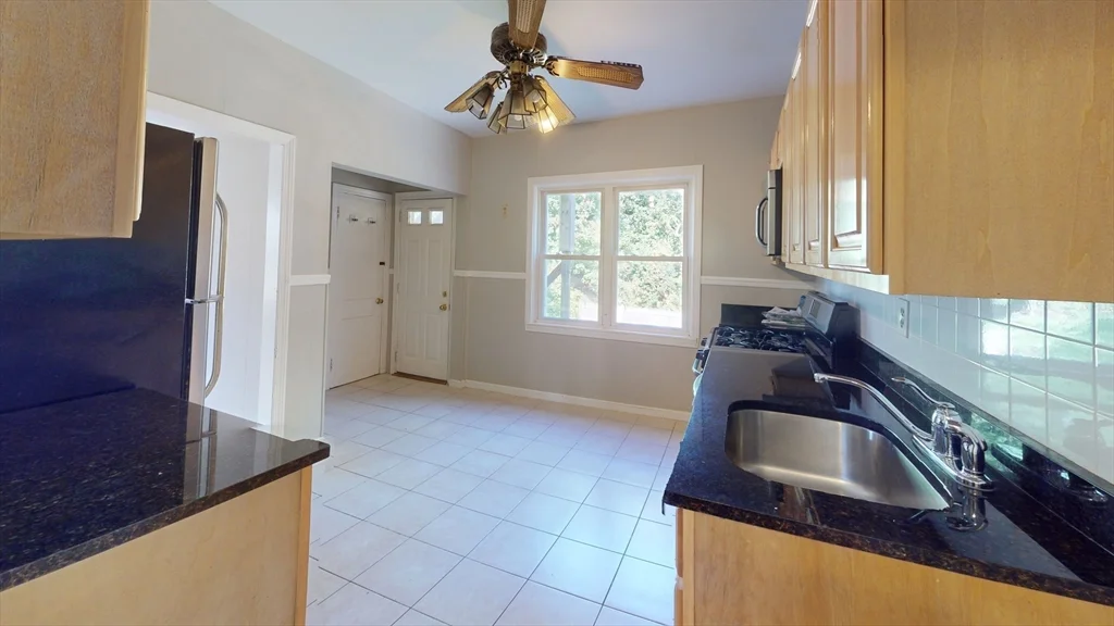 3 bed, 1 bath apartment for rent at 48 Oak St Unit 1, East Dedham — photo 2 of 12