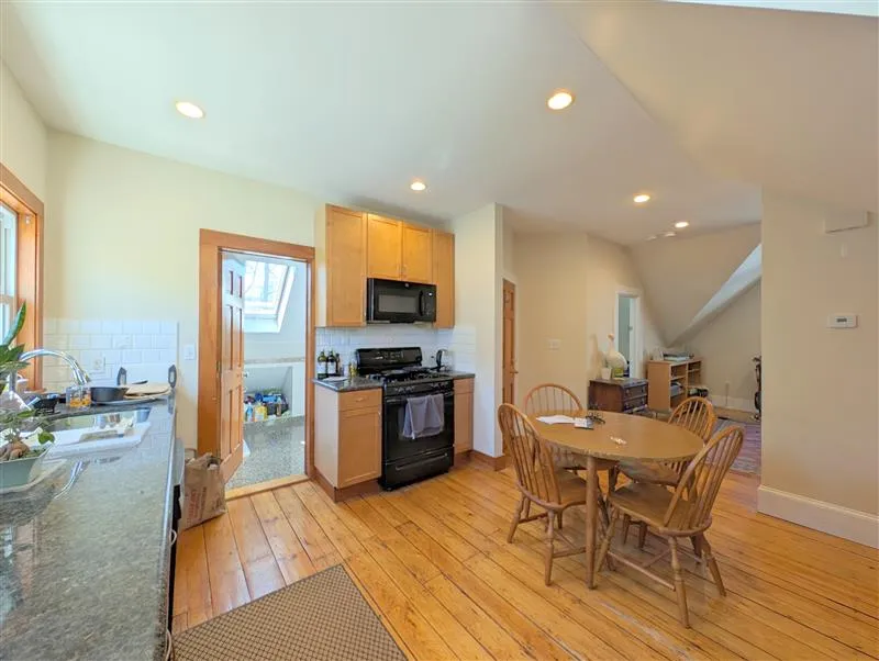 2 bed, 1 bath apartment for rent at 48 Orchard St Unit 3, Medford — photo 4 of 18