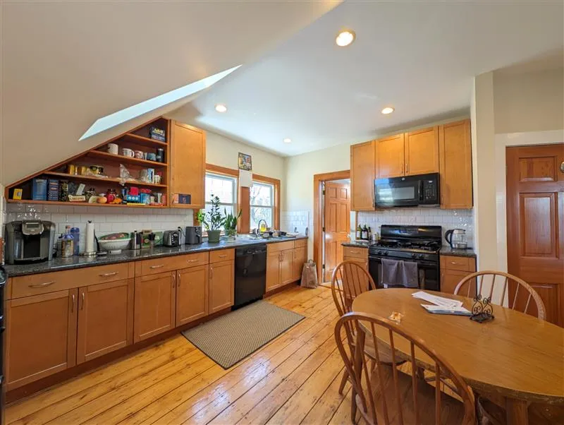 2 bed, 1 bath apartment for rent at 48 Orchard St Unit 3, Medford — photo 2 of 18