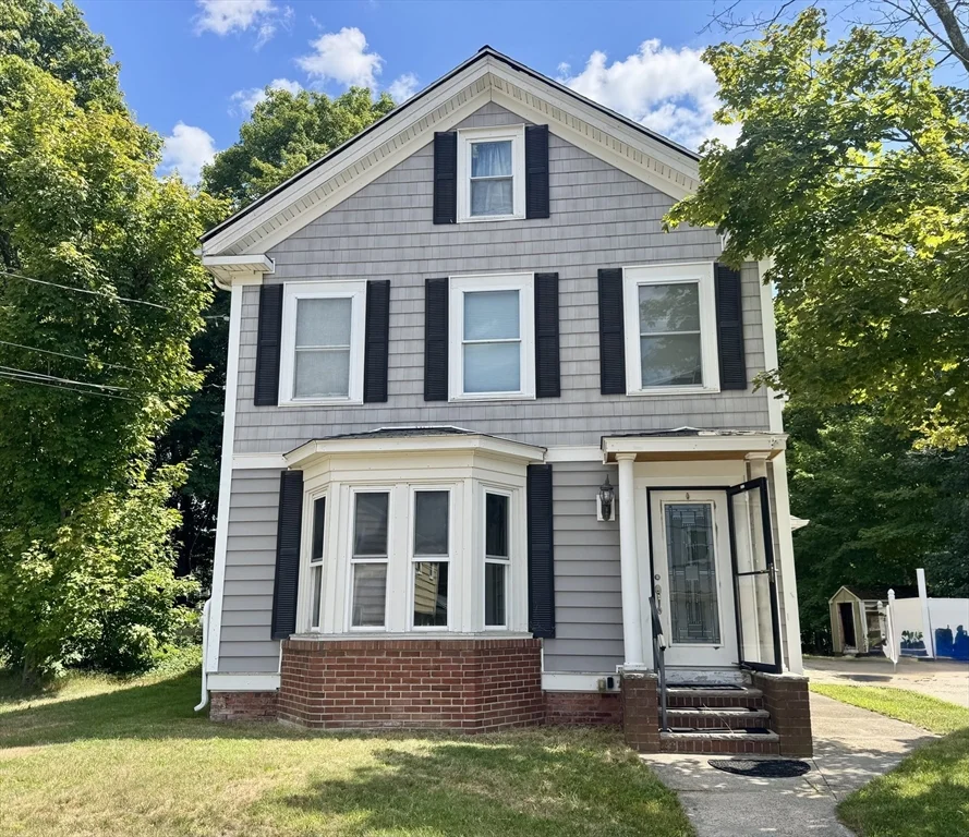 3 bed, 1 bath apartment for rent at 48 Pleasant St Unit 1, Holbrook — photo 1 of 21