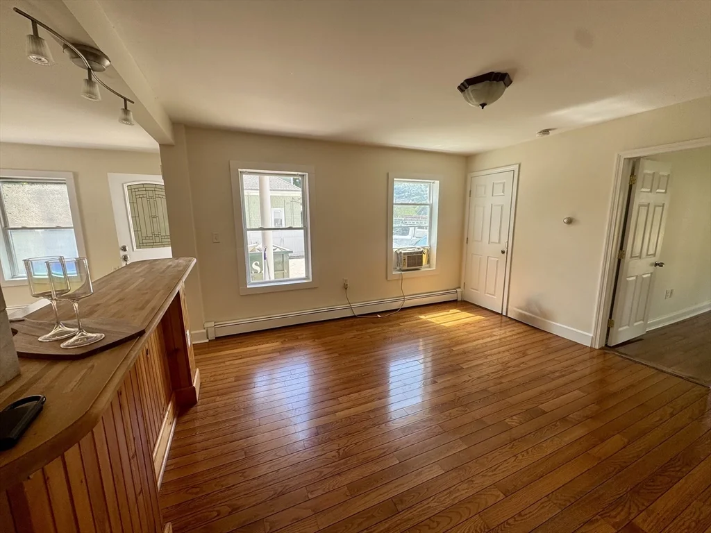 3 bed, 1 bath apartment for rent at 48 Pleasant St Unit 1, Holbrook — photo 6 of 21
