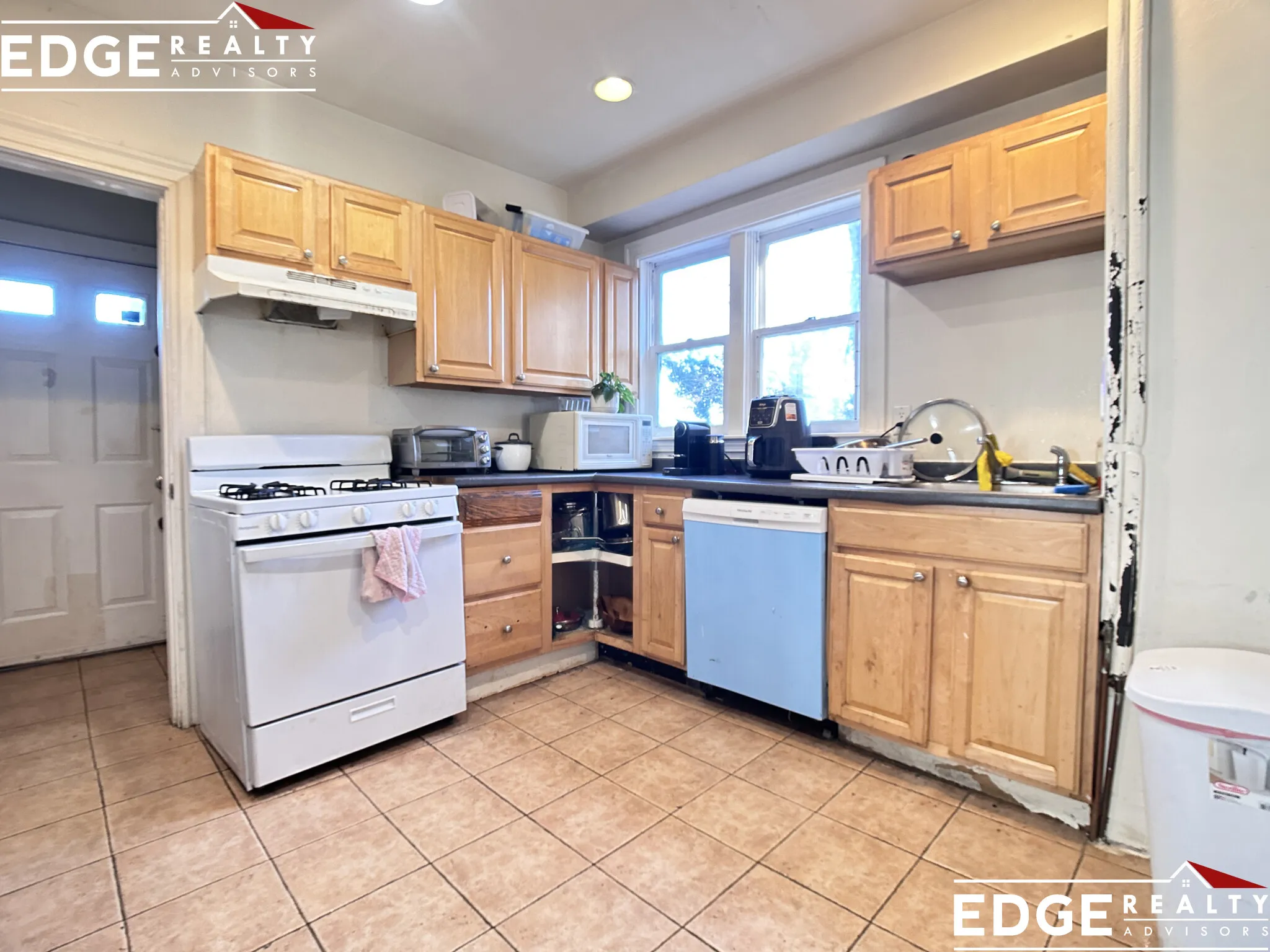 6 bed, 2 bath apartment for rent at 48 Pratt St Unit NA, Allston — photo 4 of 10