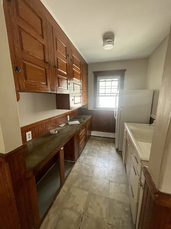 3 bed, 1 bath apartment for rent at 48 Prince Unit 2B, Salem — photo 7 of 14