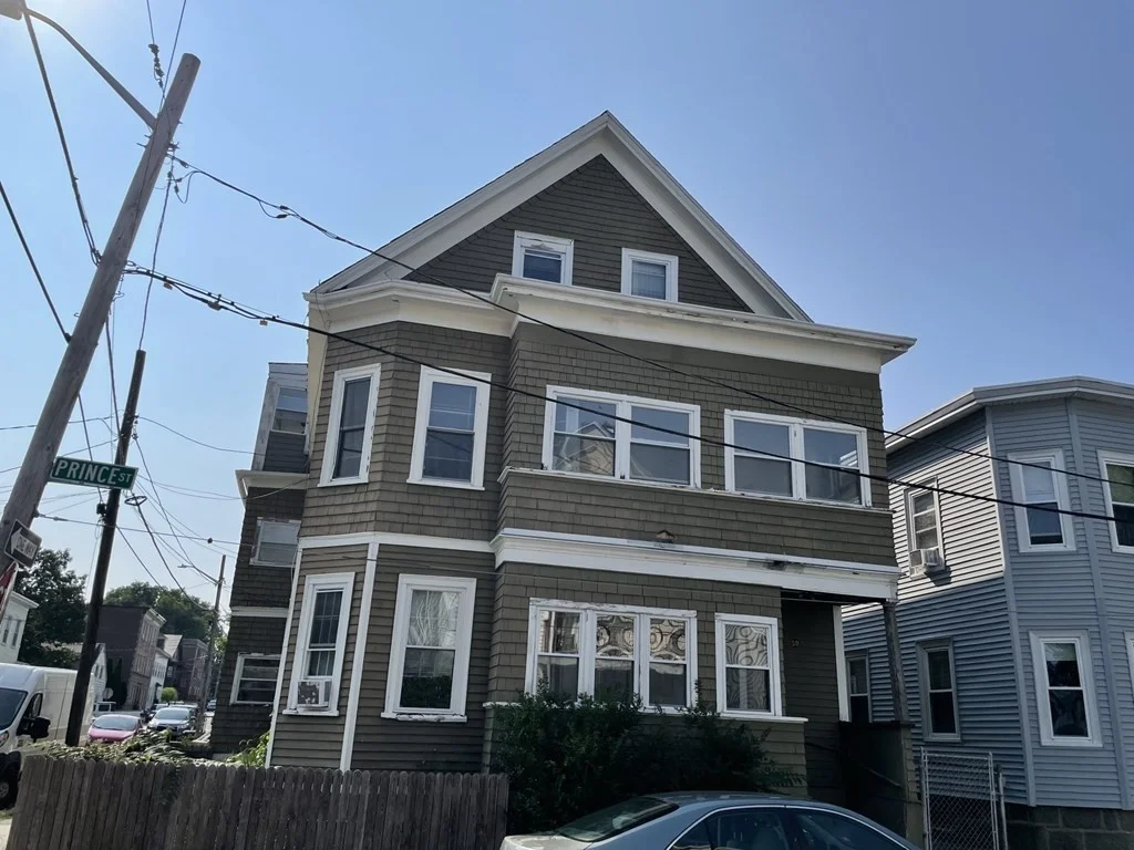 3 bed, 1 bath apartment for rent at 48 Prince Unit 2C, Salem