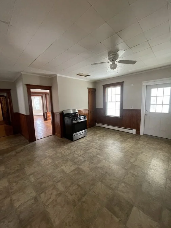 3 bed, 1 bath apartment for rent at 48 Prince Unit 2C, Salem — photo 6 of 14
