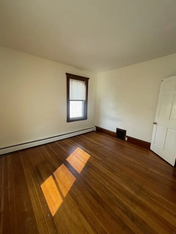 3 bed, 1 bath apartment for rent at 48 Prince Unit 2C, Salem — photo 4 of 14