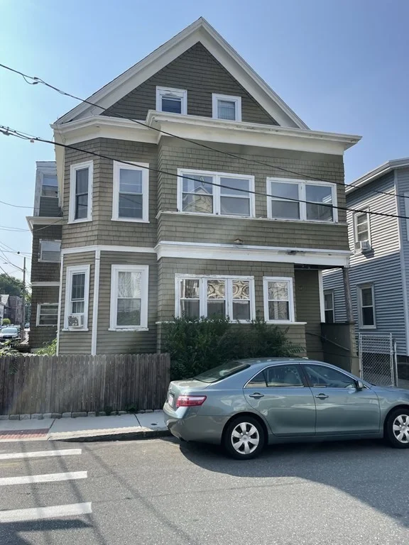 3 bed, 1 bath apartment for rent at 48 Prince Unit 2C, Salem — photo 2 of 14