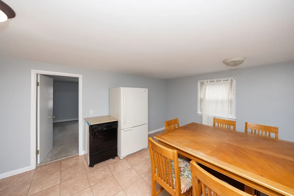 2 bed, 1 bath apartment for rent at 48 Ray St Unit 2, Webster — photo 4 of 15