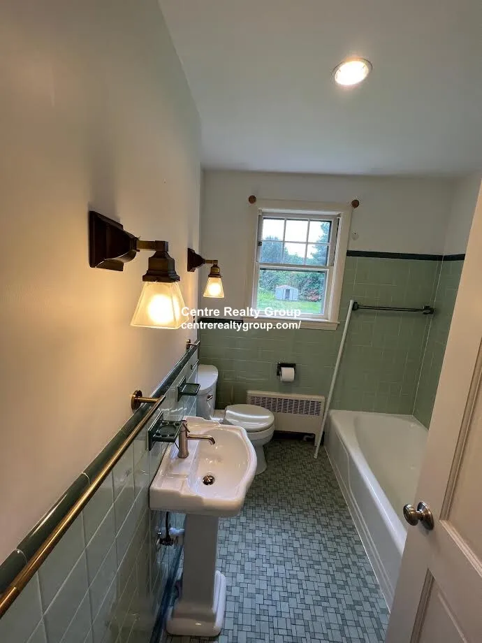 3 bed, 2 bath apartment for rent at 48 River Ave Unit 1, Newton Upper Falls — photo 6 of 17