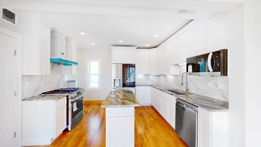 4 bed, 3 bath apartment for rent at 48 Rockwell St Unit 1, Maplewood — photo 16 of 34
