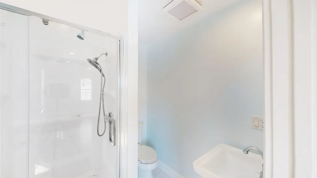 4 bed, 3 bath apartment for rent at 48 Rockwell St Unit 1, Maplewood — photo 14 of 34