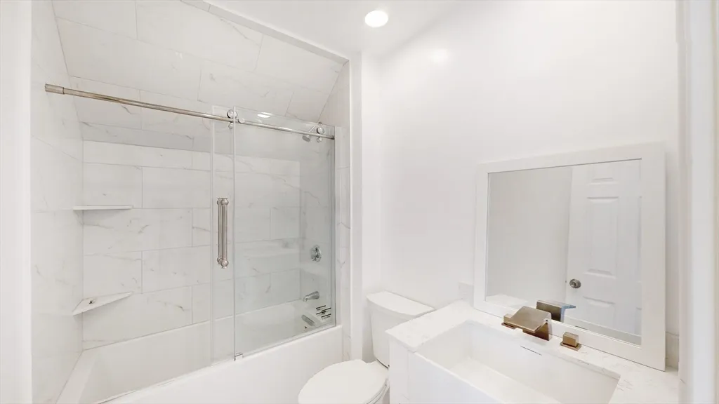 4 bed, 3 bath apartment for rent at 48 Rockwell St Unit 1, Maplewood — photo 12 of 34