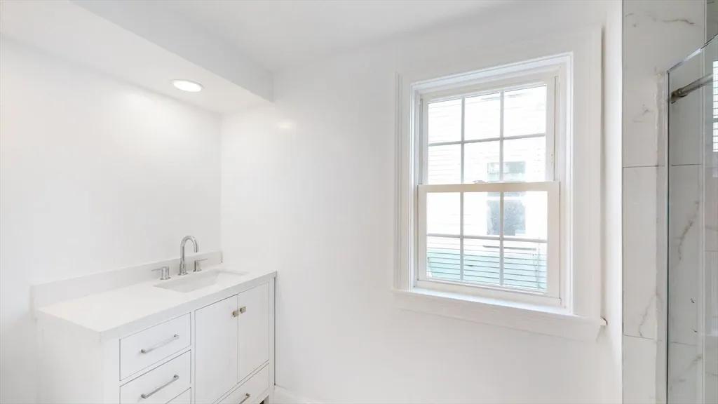 4 bed, 3 bath apartment for rent at 48 Rockwell St Unit 1, Maplewood — photo 20 of 34