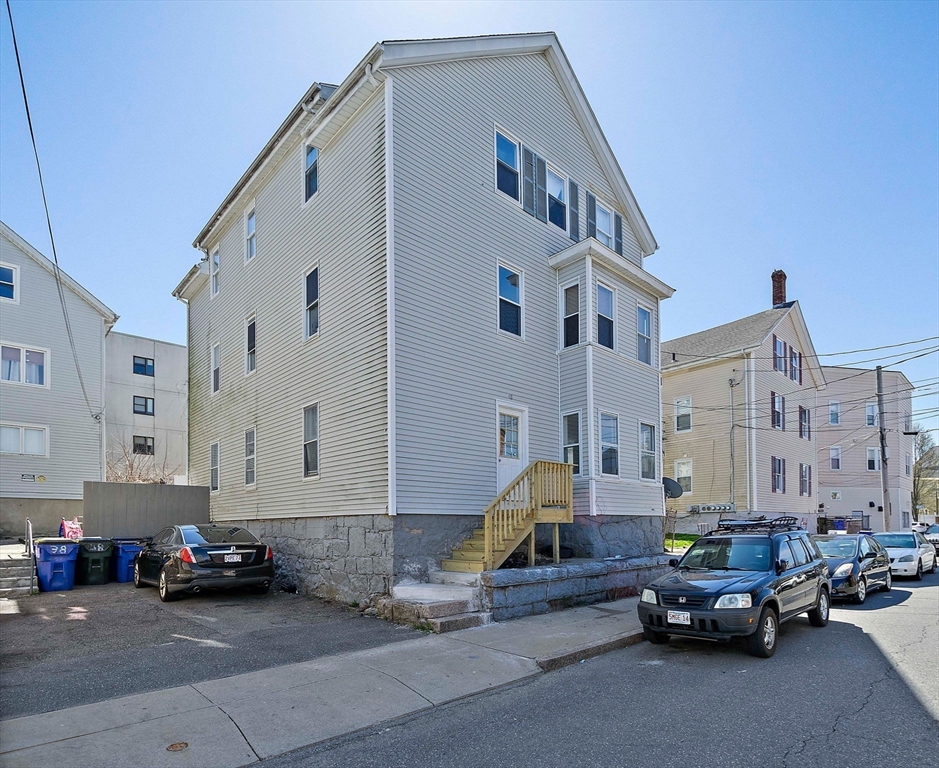 3 bed, 1 bath apartment for rent at 48 Rocliffe St Unit 1, Fall River — photo 2 of 15