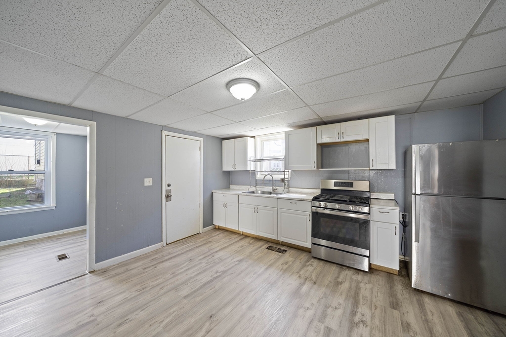 3 bed, 1 bath apartment for rent at 48 Rocliffe St Unit 1, Fall River — photo 6 of 15