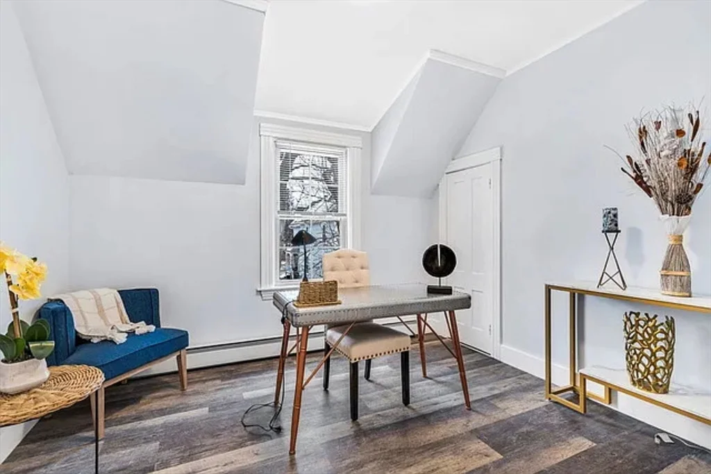 5 bed, 2 bath apartment for rent at 48 Sever St Unit 2A, Worcester — photo 9 of 14