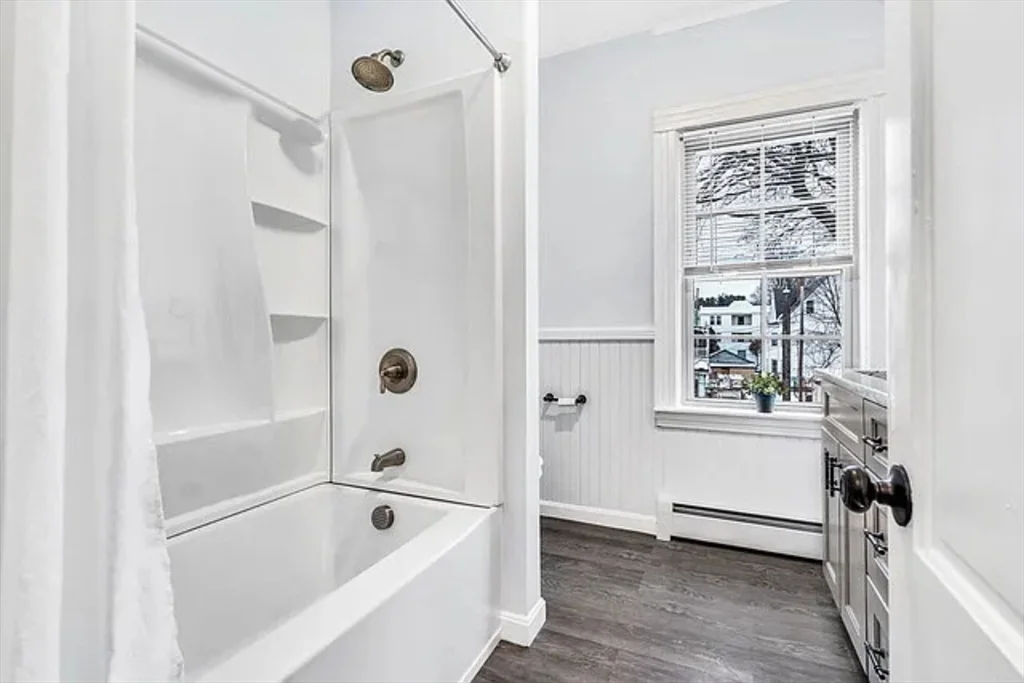 5 bed, 2 bath apartment for rent at 48 Sever St Unit 2A, Worcester — photo 12 of 14