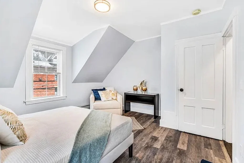 5 bed, 2 bath apartment for rent at 48 Sever St Unit 2A, Worcester — photo 8 of 14