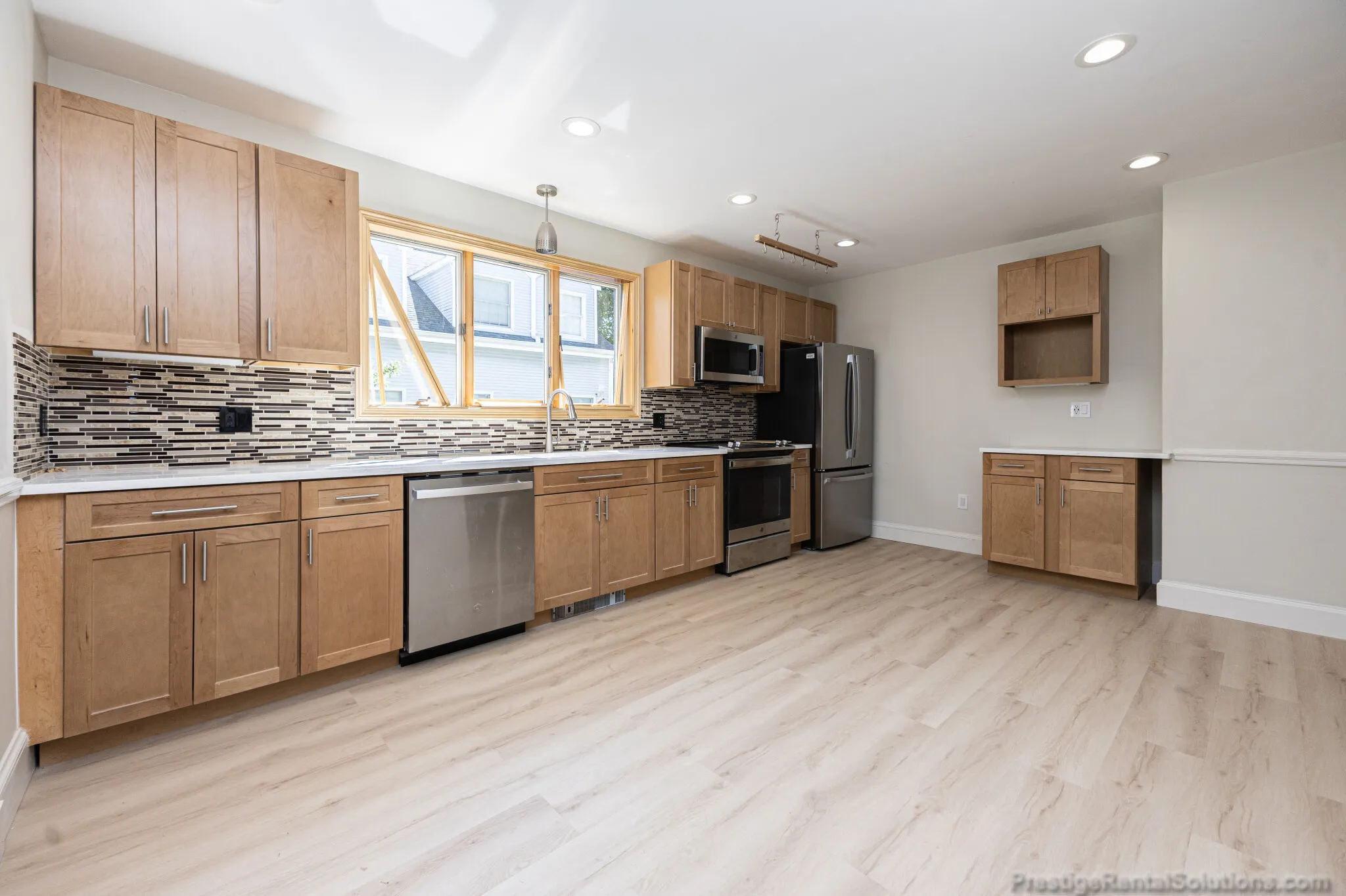 3.5 bed, 2 bath apartment for rent at 48 Shannon St Unit 2, Brighton — photo 3 of 25