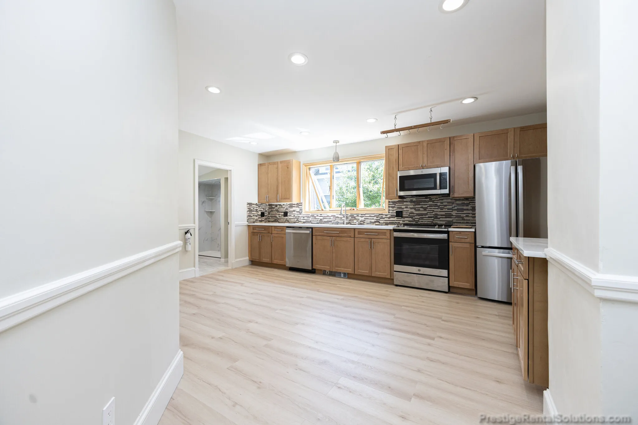 3.5 bed, 2 bath apartment for rent at 48 Shannon St Unit 2, Brighton — photo 2 of 25