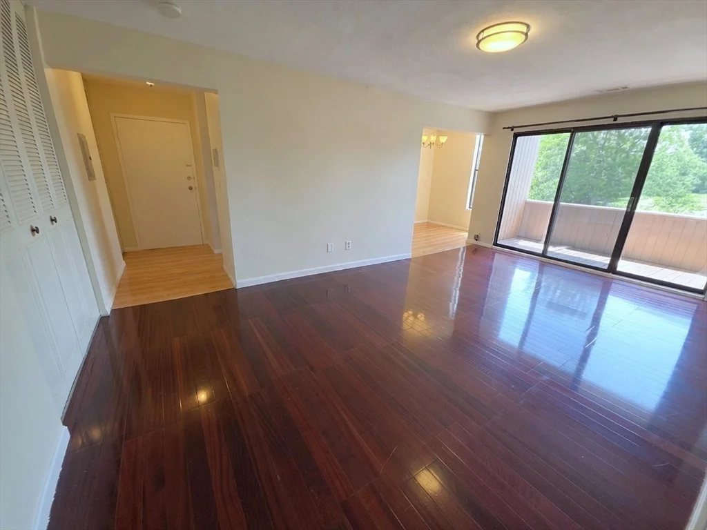 2 bed, 1 bath apartment for rent at 48 Shrewsbury Green Dr Unit I, Shrewsbury — photo 4 of 32