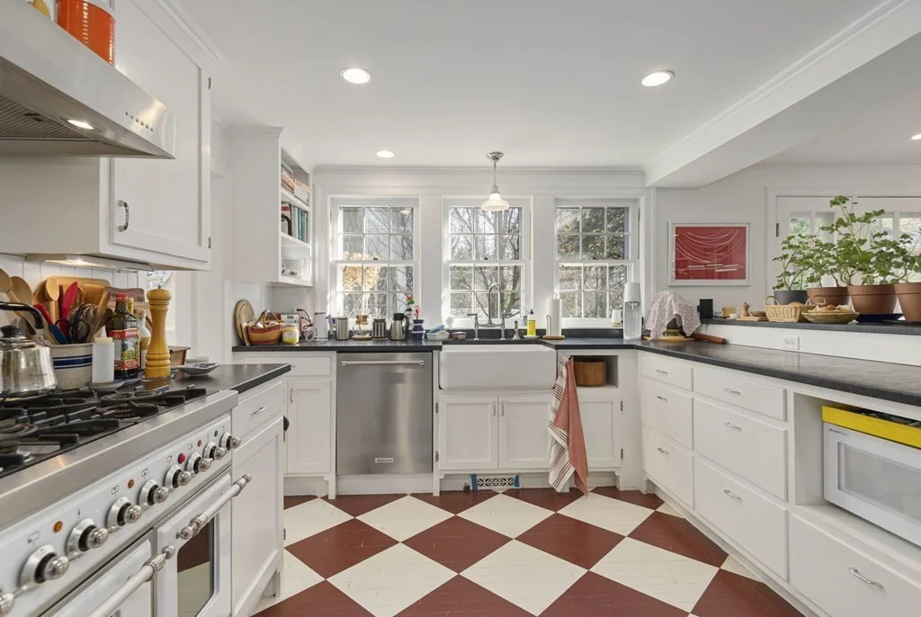 4 bed, 3 bath apartment for rent at 48 Sparks Unit 48, Cambridge — photo 1 of 32