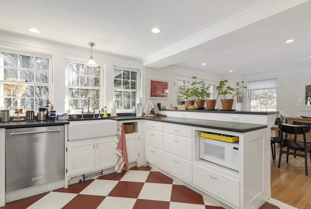 4 bed, 3 bath apartment for rent at 48 Sparks Unit 48, Cambridge — photo 5 of 32