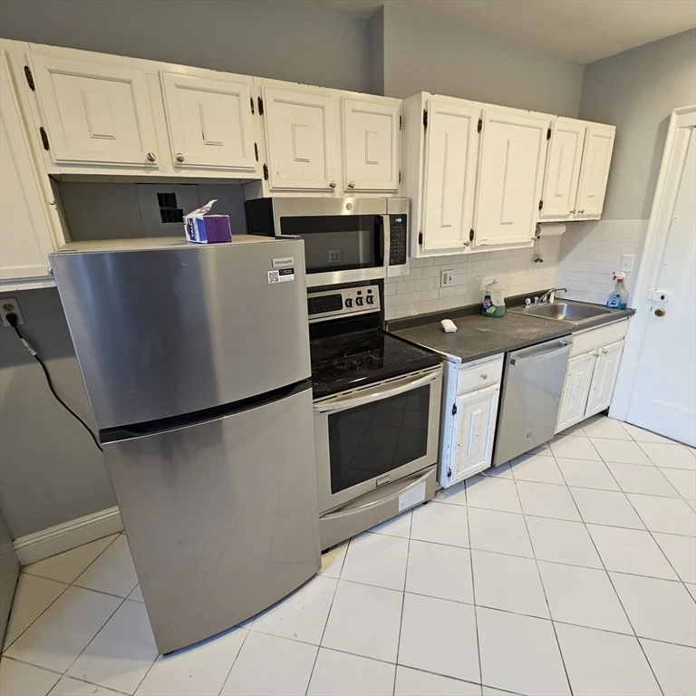 Studio bed, 1 bath apartment for rent at 48 Strathmore Rd Unit 43, Brighton