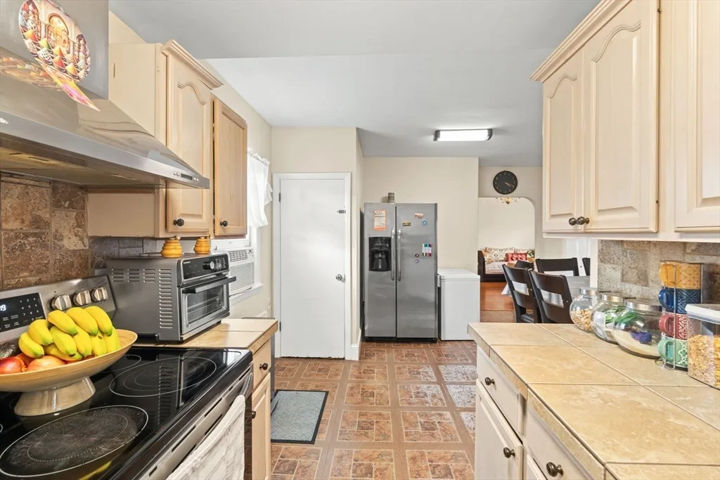 4 bed, 2 bath apartment for rent at 48 Tapped St, West Everett — photo 13 of 24