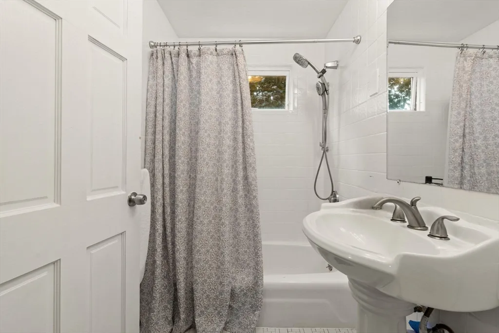 4 bed, 2 bath apartment for rent at 48 Tapped St, West Everett — photo 18 of 24
