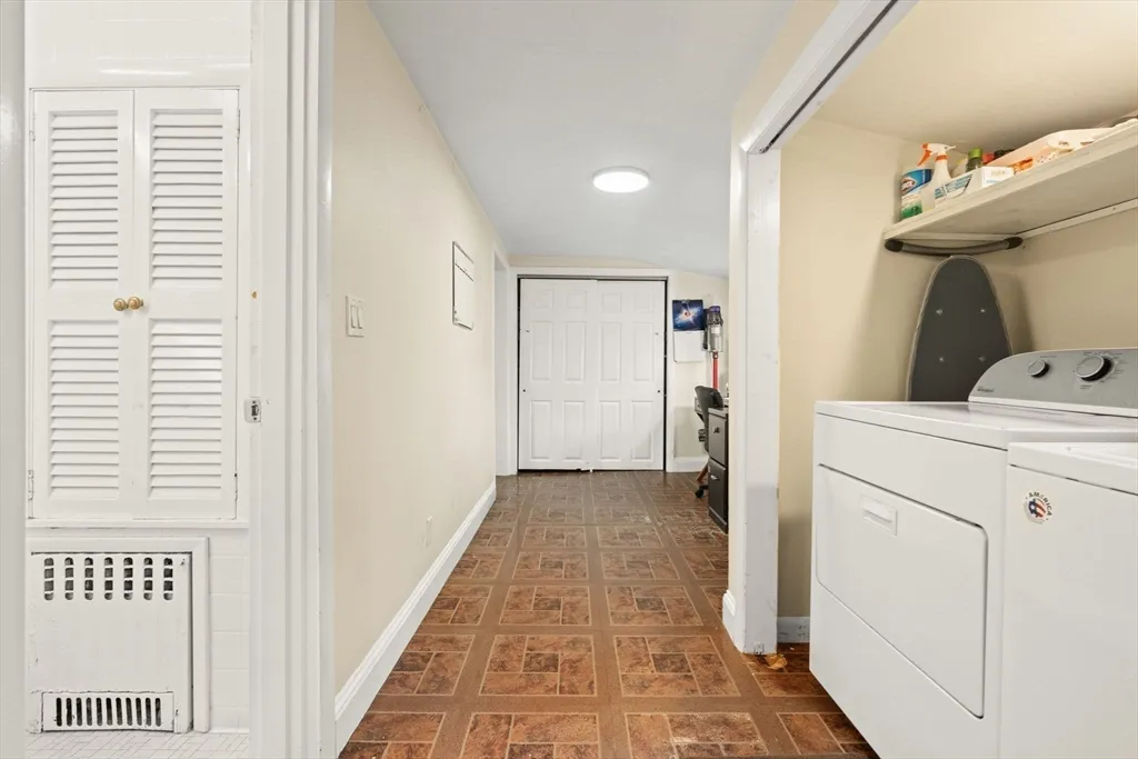 4 bed, 2 bath apartment for rent at 48 Tapped St, West Everett — photo 19 of 24