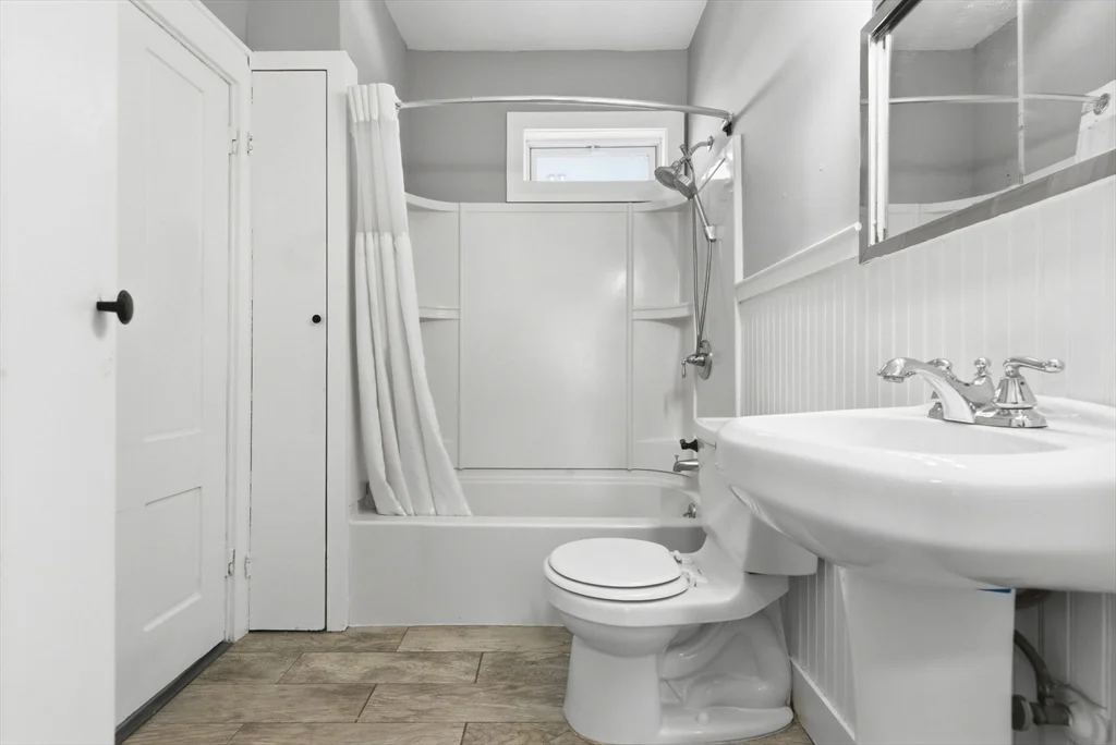 4 bed, 1 bath apartment for rent at 48 Walker St Unit A, Falmouth (village) — photo 27 of 28