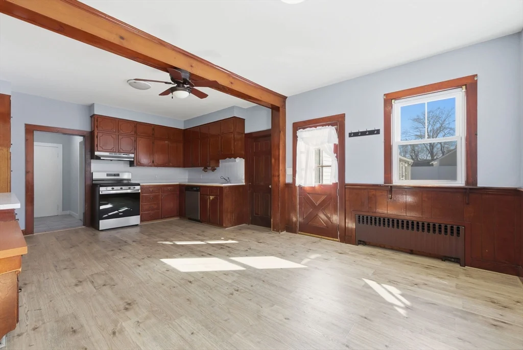 4 bed, 1 bath apartment for rent at 48 Walker St Unit A, Falmouth (village) — photo 7 of 28