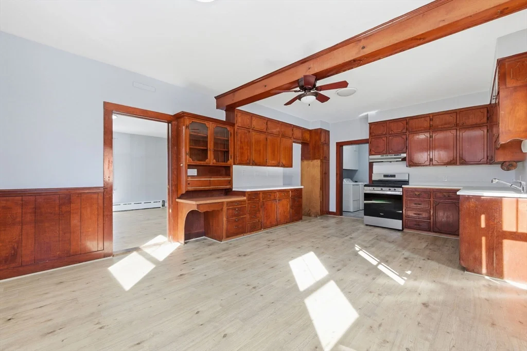 4 bed, 1 bath apartment for rent at 48 Walker St Unit A, Falmouth (village) — photo 5 of 28