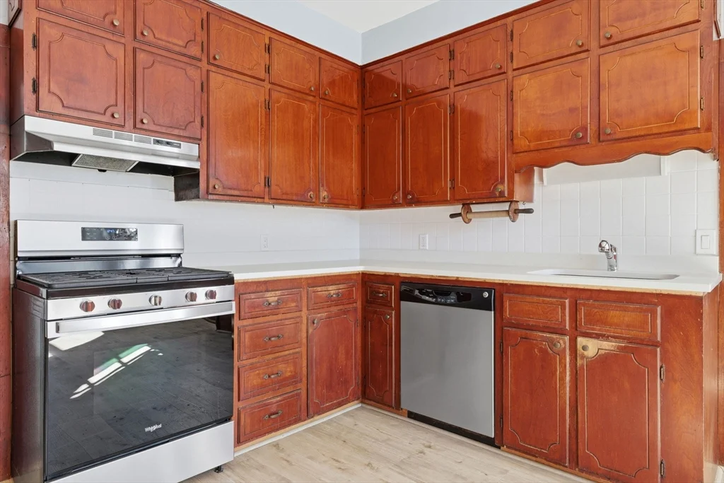 4 bed, 1 bath apartment for rent at 48 Walker St Unit A, Falmouth (village) — photo 9 of 28