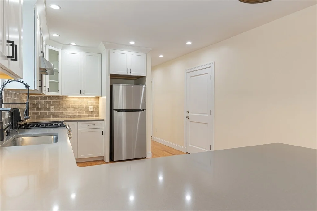 3 bed, 2 bath apartment for rent at 48 West Tremlett Unit 2, Dorchester — photo 2 of 22