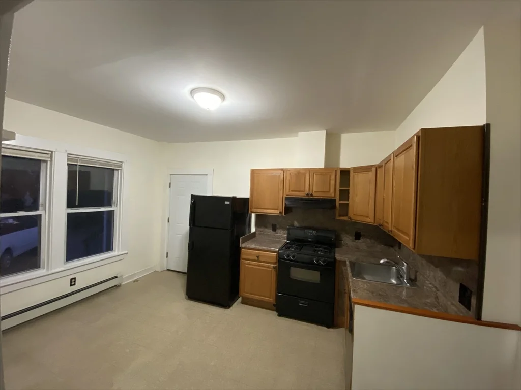 3 bed, 1 bath apartment for rent at 48 Whiting Unit 1, Lynn — photo 2 of 8