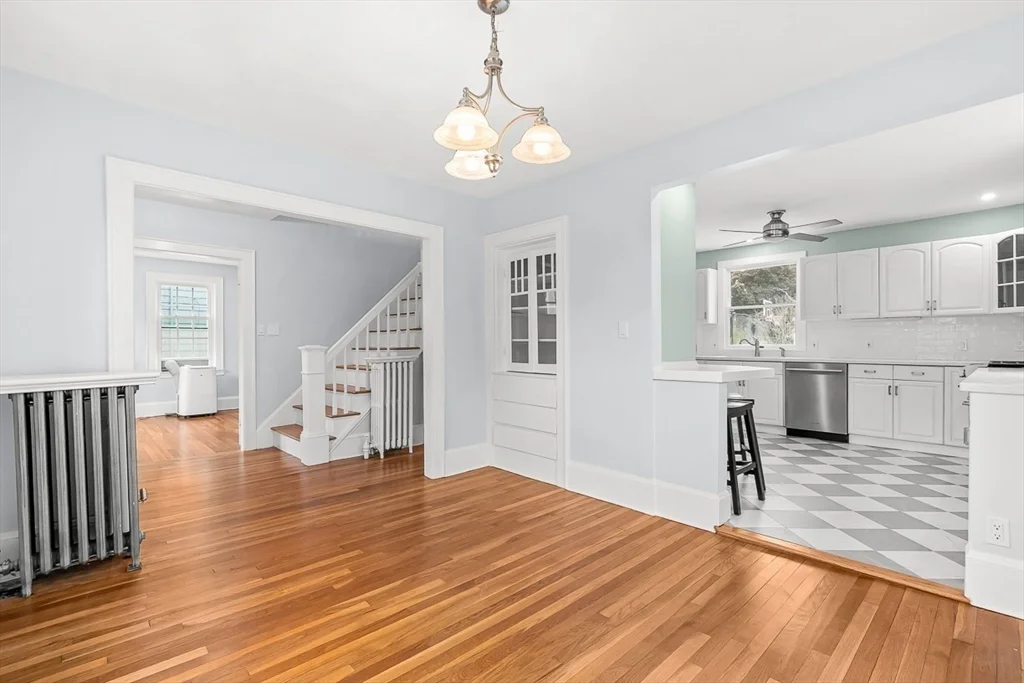 3 bed, 1 bath apartment for rent at 48 Whitney Rd, Lawrence Estates — photo 3 of 21