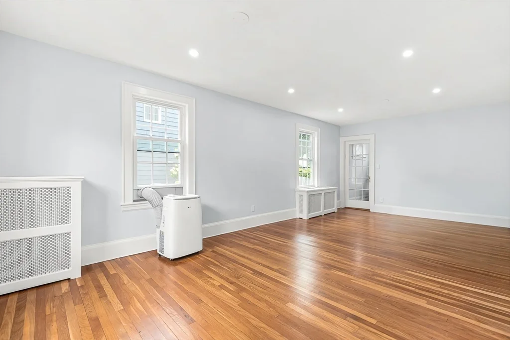 3 bed, 1 bath apartment for rent at 48 Whitney Rd, Lawrence Estates — photo 5 of 21