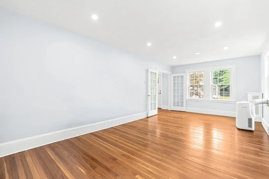 3 bed, 1 bath apartment for rent at 48 Whitney Rd, Lawrence Estates — photo 6 of 21